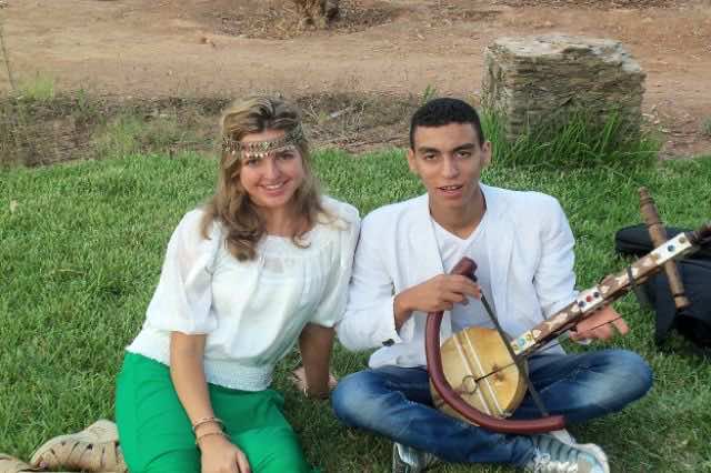 أجنبيات عشقن "التيفيناغ":  جينيفر كروت...القادمة من بلاد "الإفرنجة" لتغني للروايس