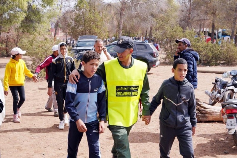 السلطات تشرع في نقل آلاف التلاميذ من إقليم الحوز إلى المؤسسات التعليمية بمراكش